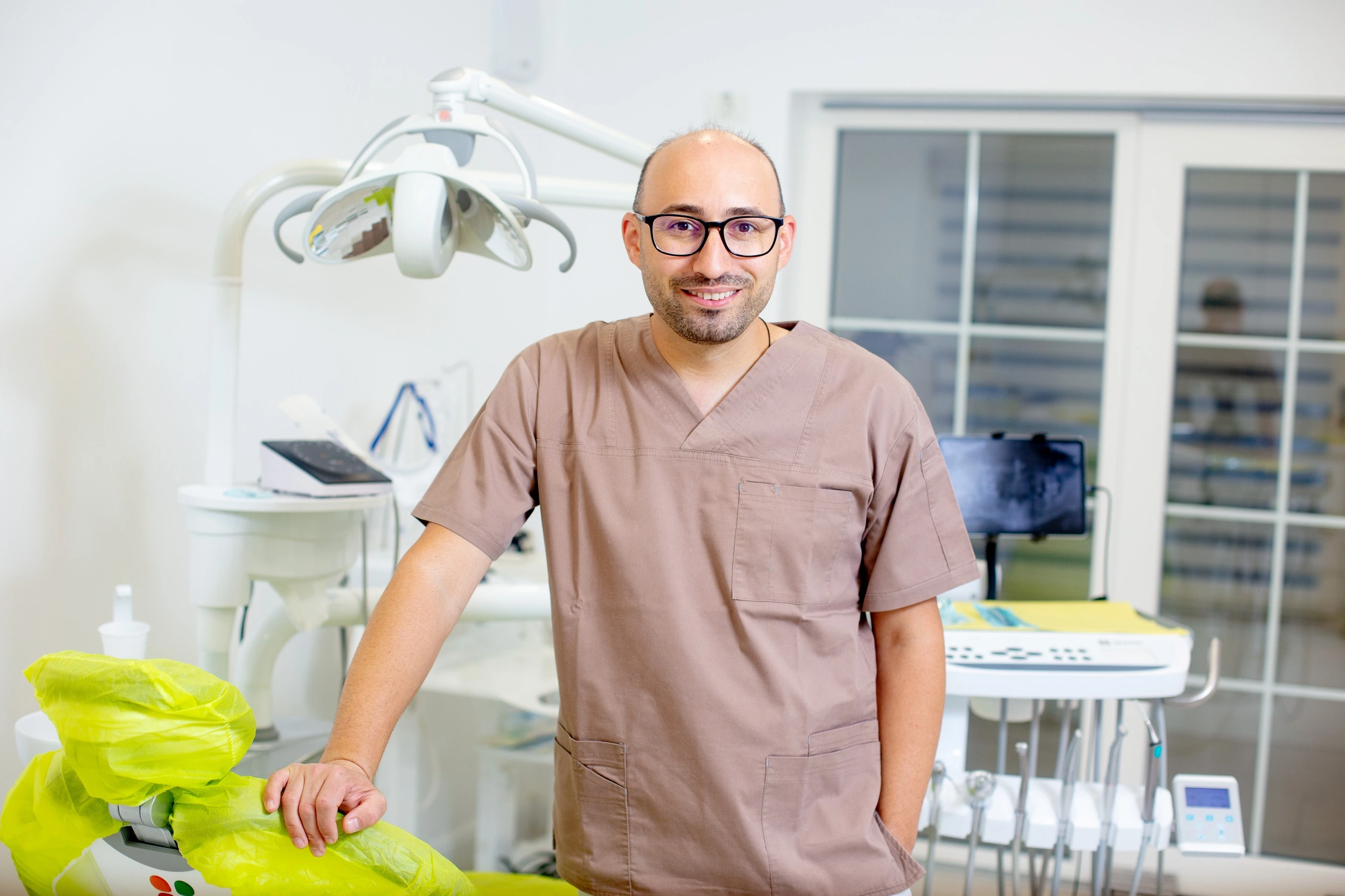 Dr Costan Maxim Arad